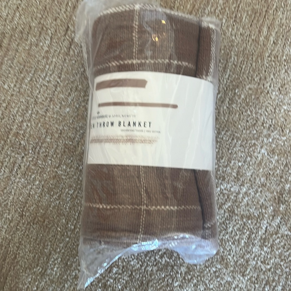 NWT Little Korboose woven throw blanket